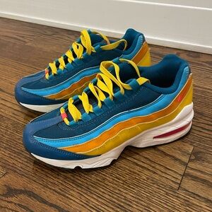Boys/Unisex Nike Air Max 95 - Size Boys Y5- LIKE NEW!